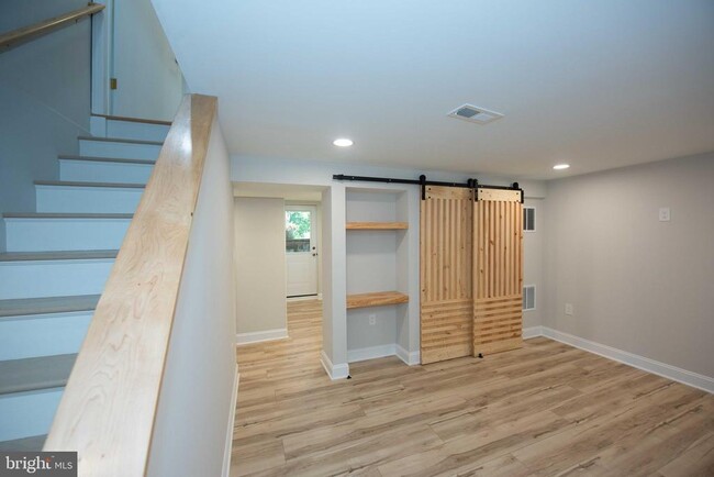 Building Photo - 5022 Laguna Rd