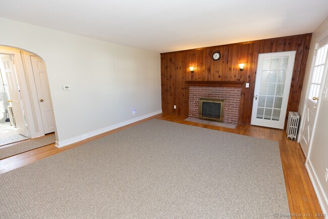 Building Photo - 32 Maplewood St