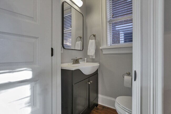 Building Photo - Stunning Restored 4BR Home Steps from Goodale Park & the Short North