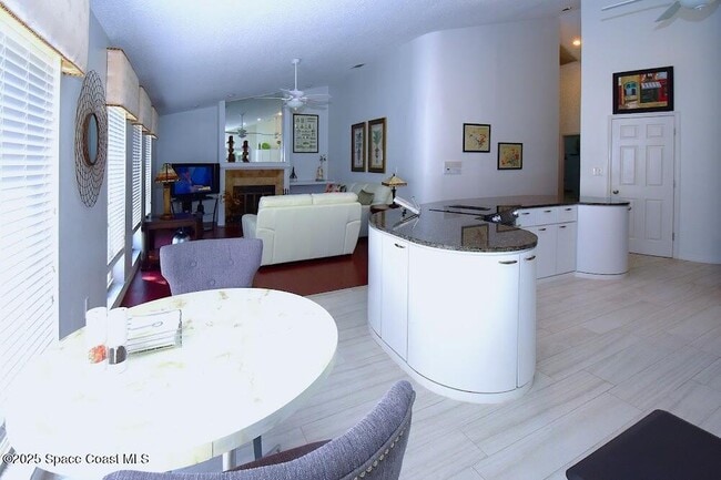 Building Photo - 101 Island Grove Dr