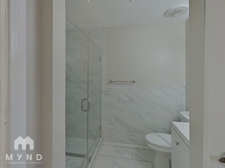 Building Photo - 1368 S Christy Ln