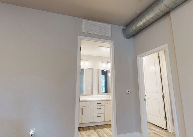 Building Photo - 1 Bedroom Beauty – Get Up to $750 Off Move...