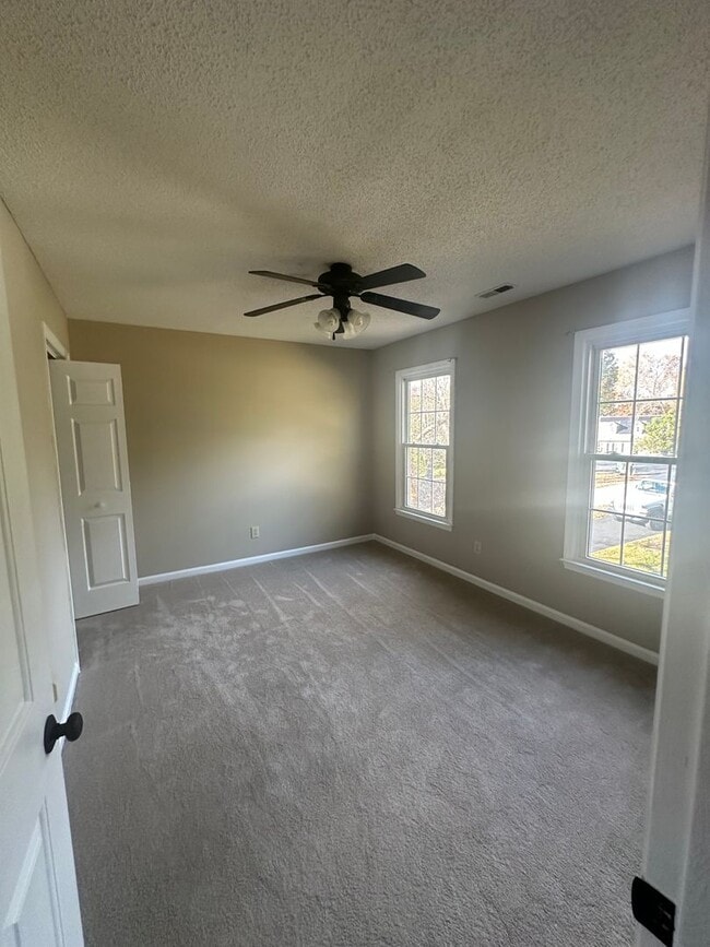 Building Photo - Gorgeous and very roomy 2-story home featu...