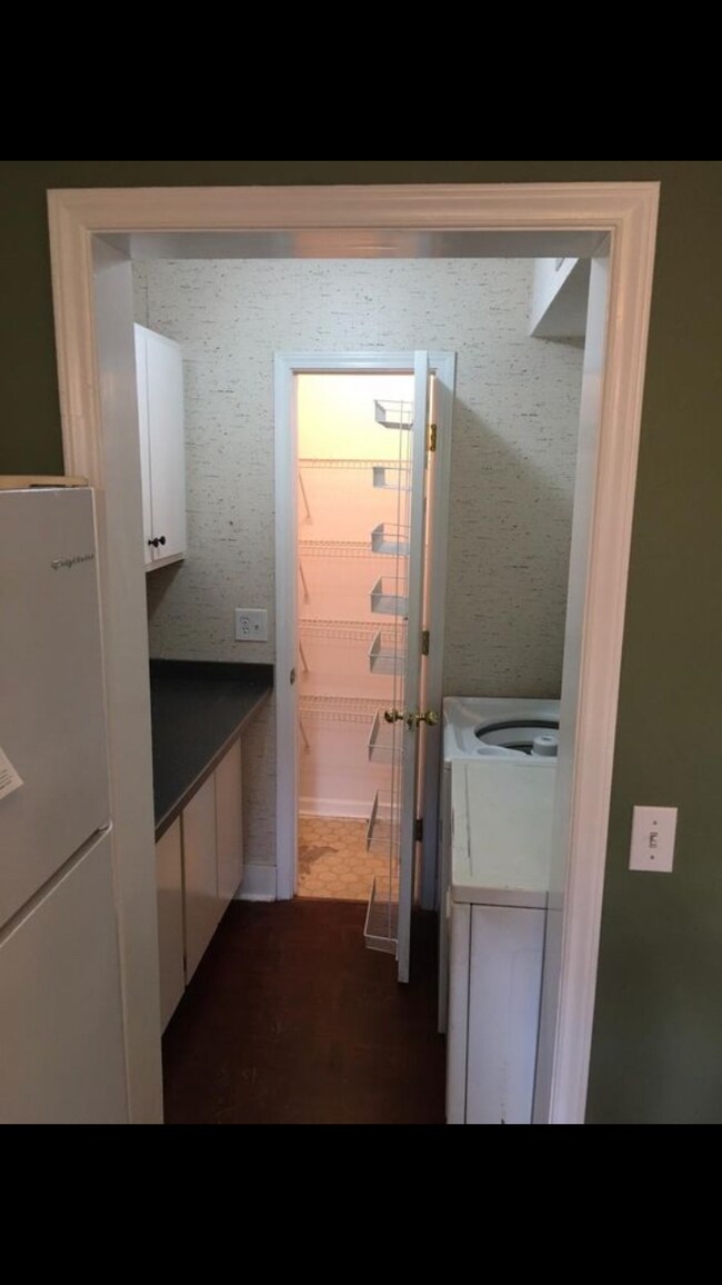 Laundry and pantry off kitchen - 442 Cobblestone Dr
