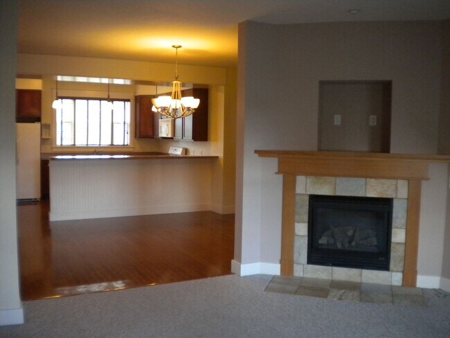 Building Photo - R4492