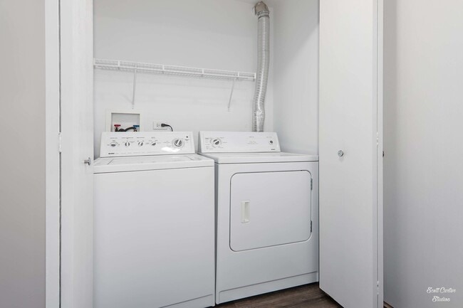 Building Photo - 1303 Silverstone Dr