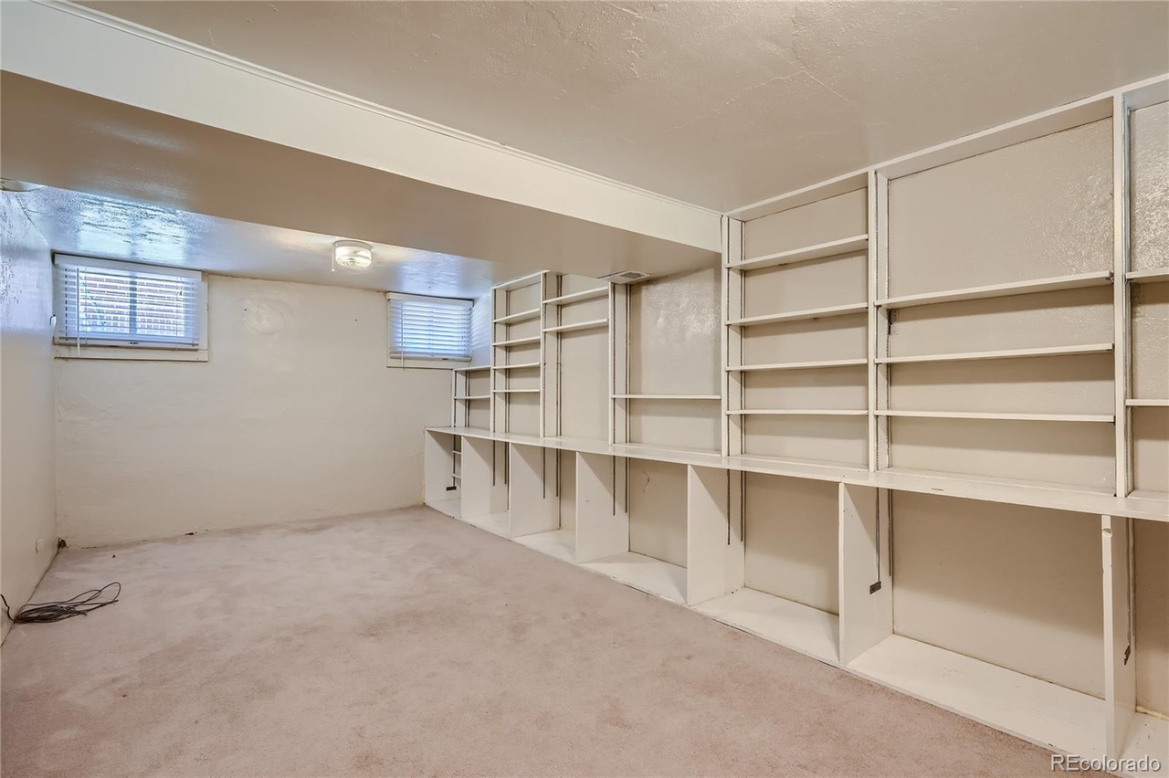 Building Photo - 1034 S Corona St