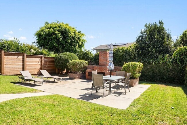 Building Photo - 20 S Portola