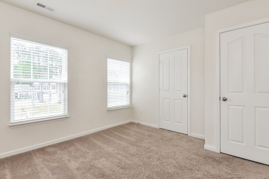 Building Photo - 4010 Watsonia Dr