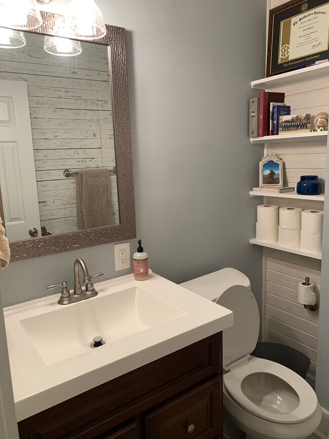 Building Photo - 1705 5th Ave