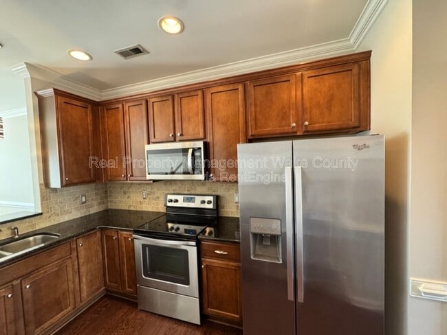 Building Photo - 826 Cupola Dr