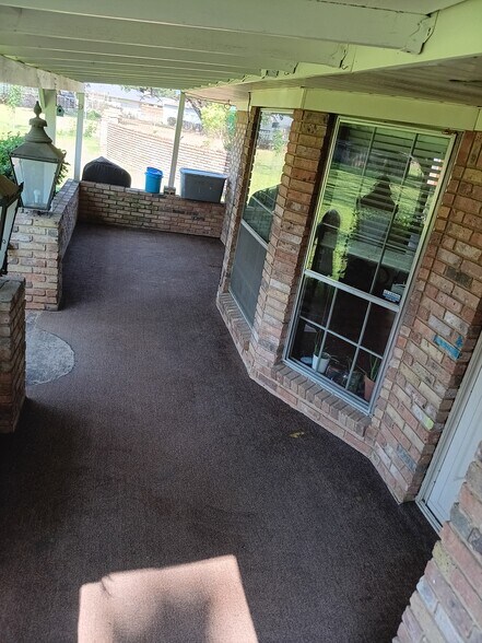 covered back porch - 2308 Wesley Cir
