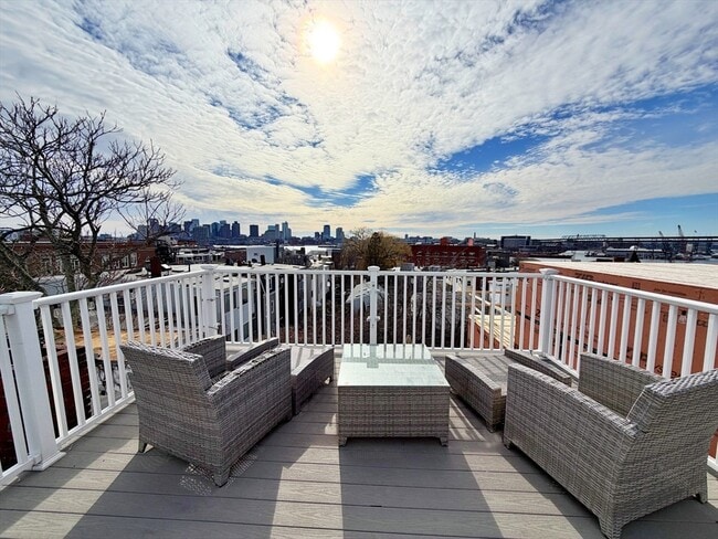 Building Photo - 63 Marion St