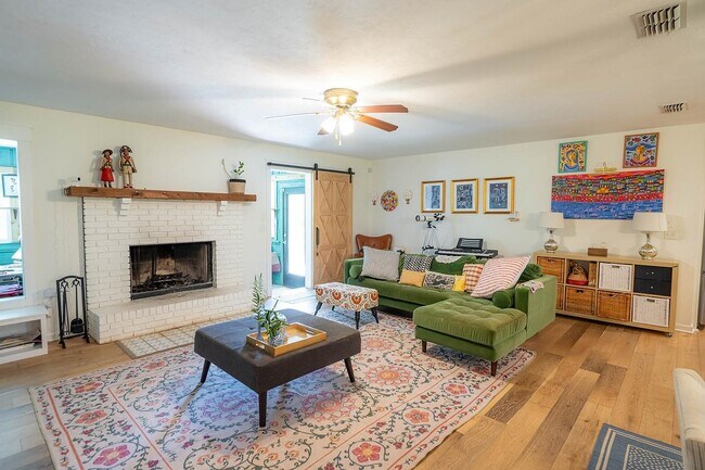 Building Photo - 3276 Shannon Lakes Dr N