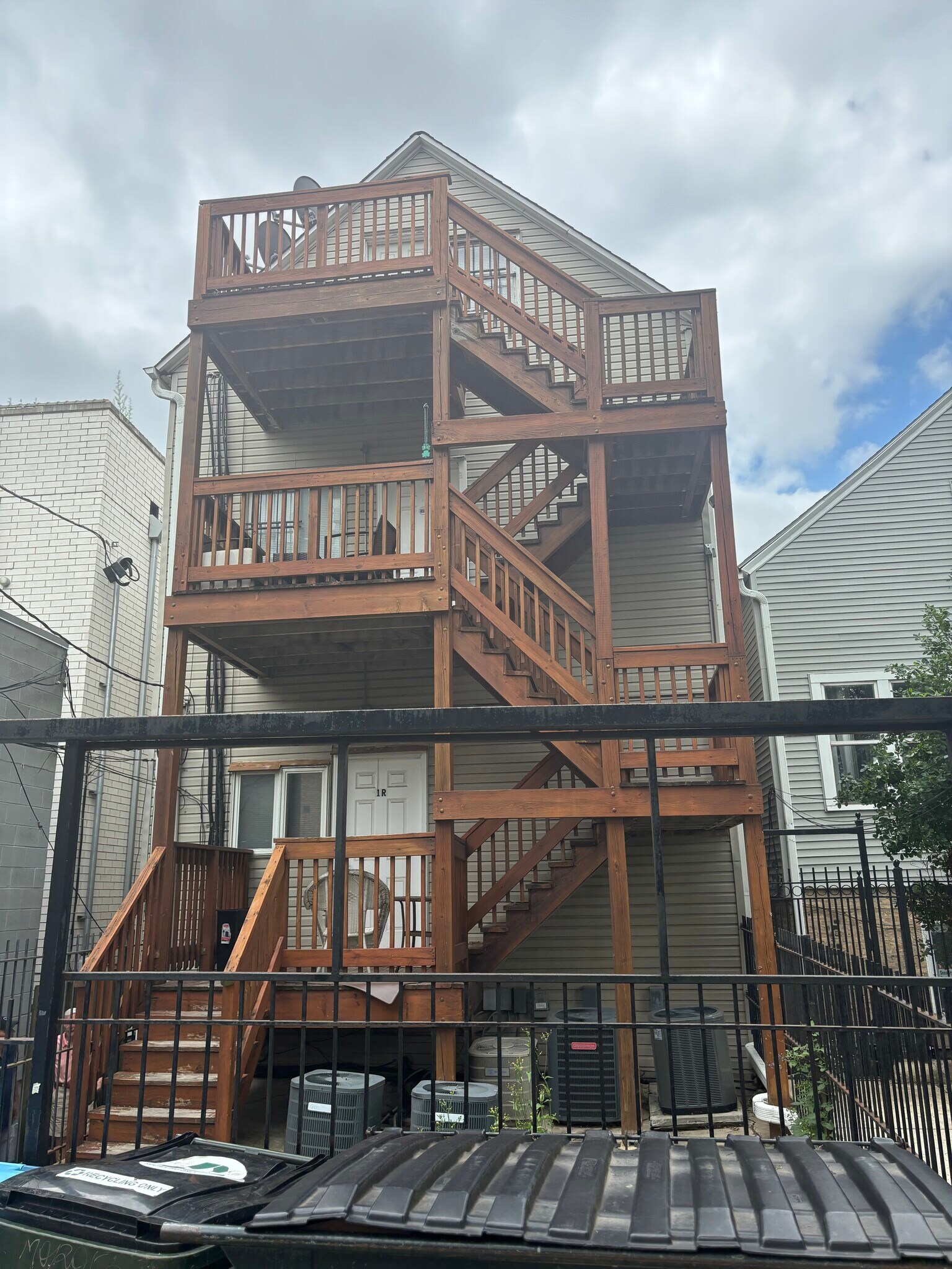 Building Photo - 2525 N Ashland Ave