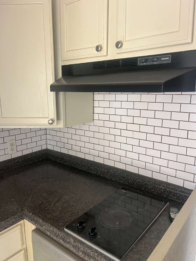 Building Photo - Charming 1-Bedroom Retreat in Vibrant Nashville – Cozy 720 Sq Ft Haven with Garage Access!