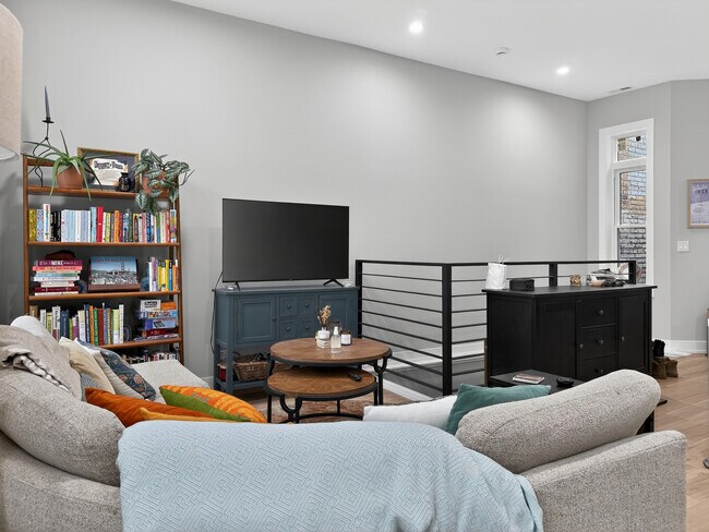 Building Photo - 2451 N Albany Ave