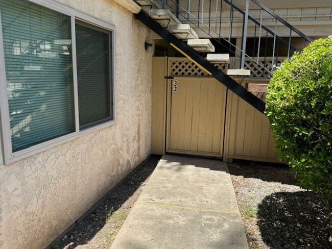 Building Photo - 1 Bedroom, 1 Bath condominium