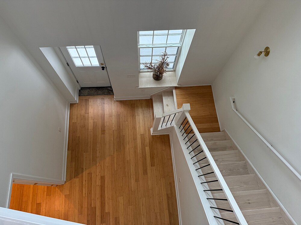 Building Photo - 17 W Main St