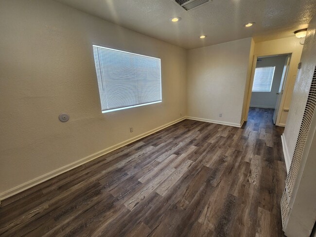Building Photo - Yucca Ave 6686-6688