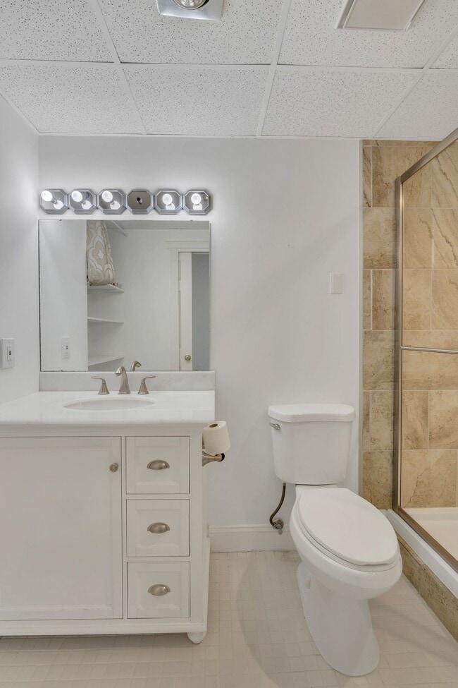 Building Photo - 6666 Brookmont Terrace