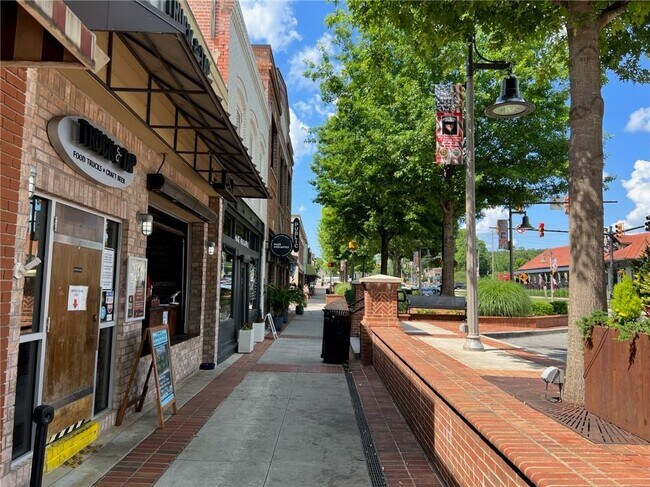 Building Photo - 9040 Main St