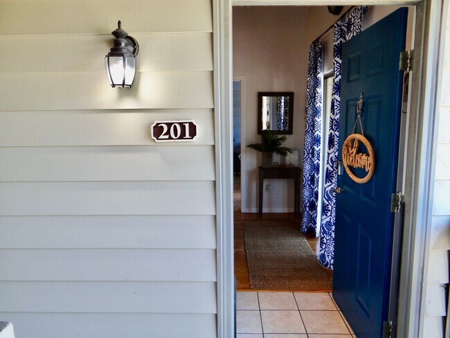 Building Photo - Furnished All-Inclusive 4bed/3bath condo a...