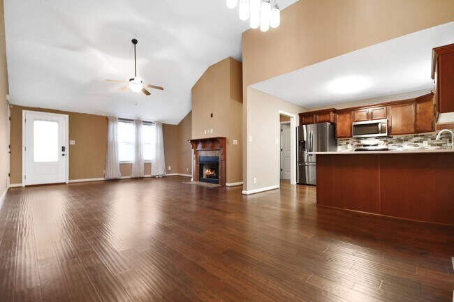 Building Photo - Pet Friendly Three Bedroom!