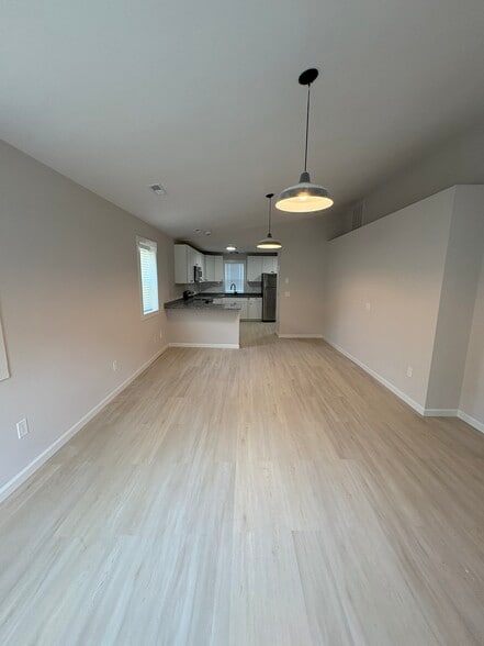 Building Photo - 1075 Jenkins Rd