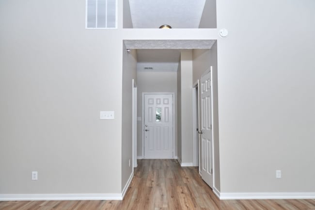 Building Photo - Beautiful Three Bedroom Single Family Home...