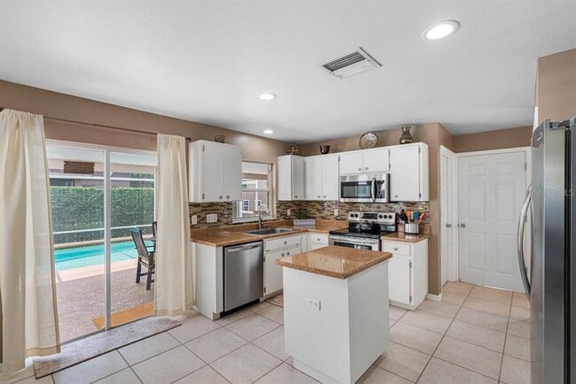 Building Photo - 2301 Millcreek Ct