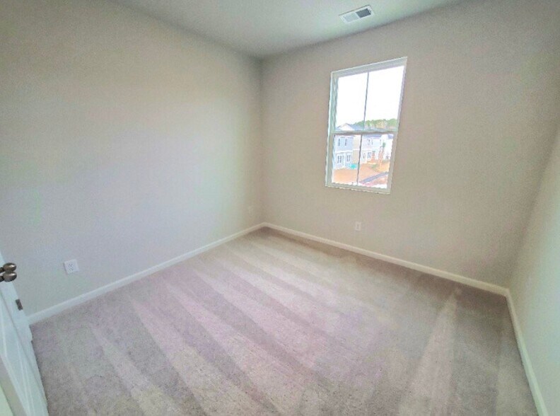 Building Photo - 160 Cypress Holw Dr