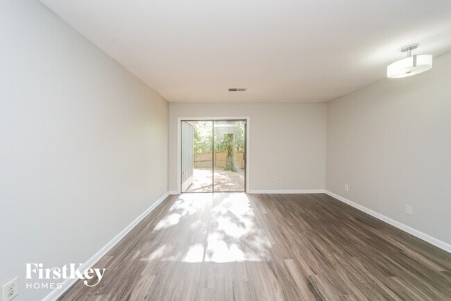 Building Photo - 2241 Chippingham Pl