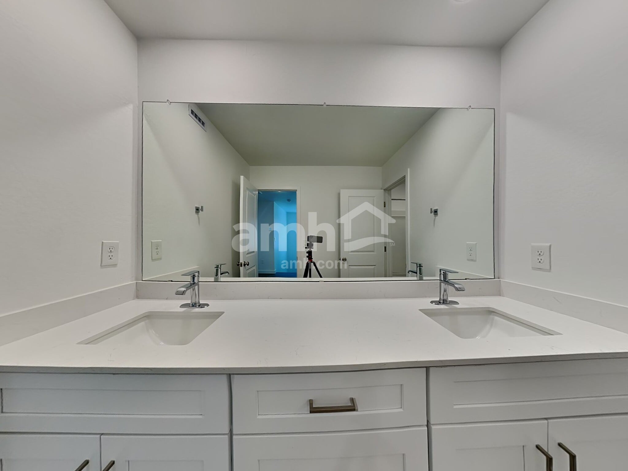 Building Photo - 12504 W Adair Dr