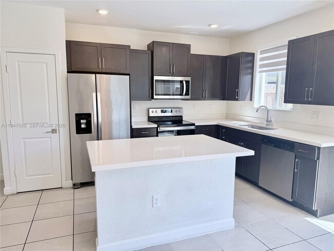 Building Photo - 2418 SE 10th St