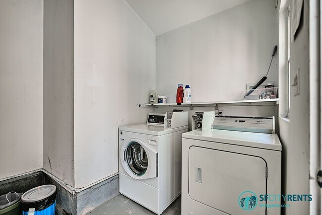 Building Photo - Noe Valley: Remodeled Top Floor Bi-Level Apartment w/ Views & Shared Yard