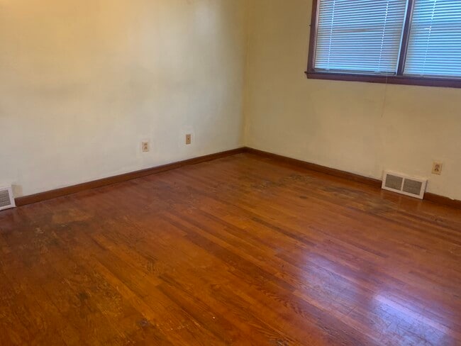 Building Photo - 1203 Ivanhoe Ave