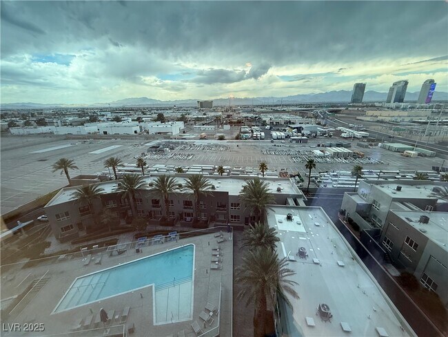 Building Photo - 4575 Dean Martin Dr