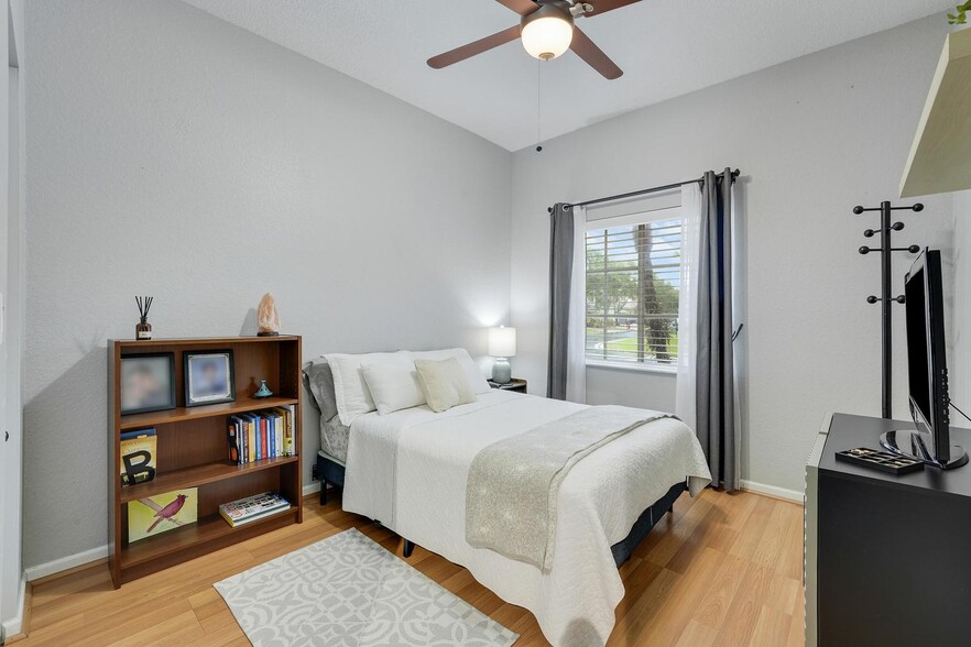 Building Photo - 5959 Durango Dr