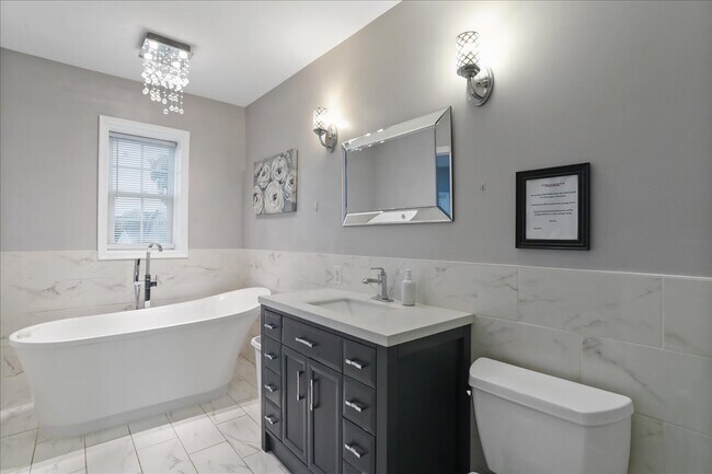 Building Photo - 13715 Dixie Dr