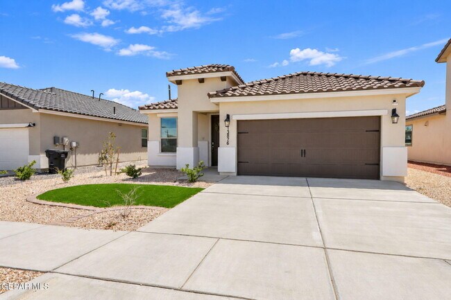Building Photo - 13876 Loreina Luz Ave
