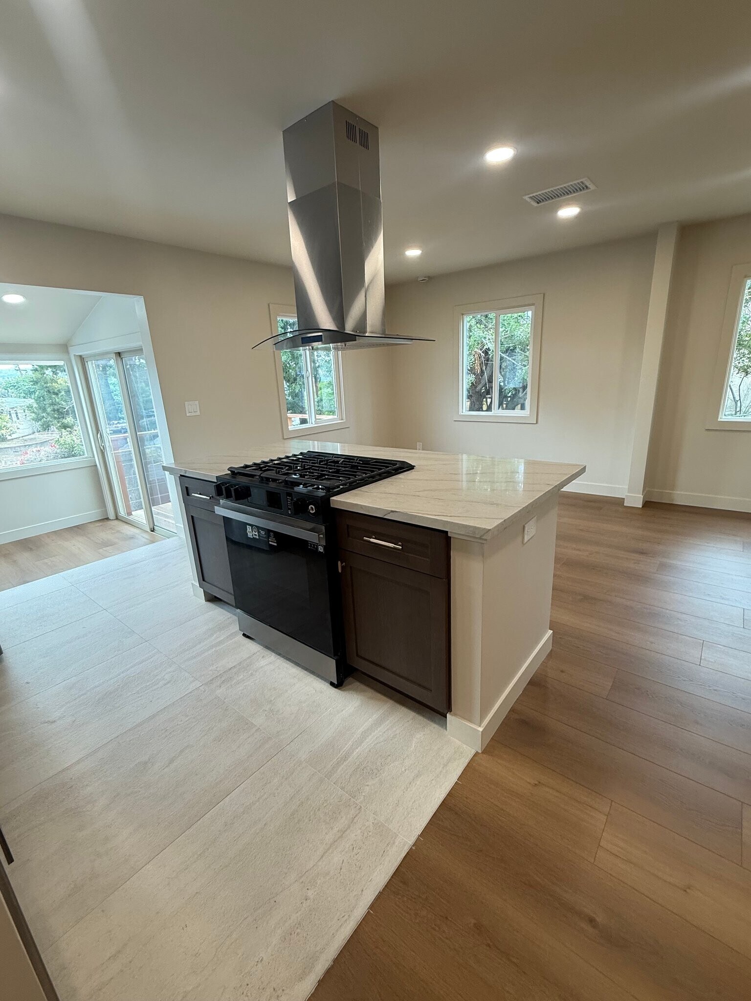 Building Photo - 4395 Aragon Way