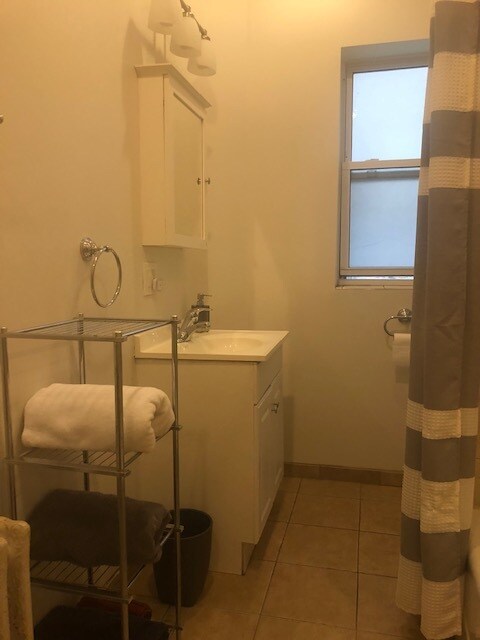 Building Photo - 5704 S Kimbark Ave