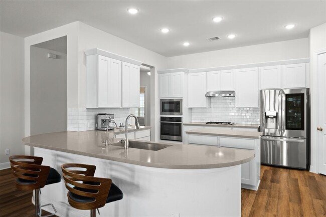 Building Photo - 124 Adina Dr