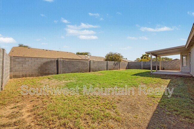 Building Photo - 2272 E Remington Pl