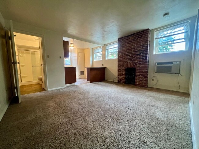 Building Photo - Charming One Bedroom in Oakland! Ample Nat...