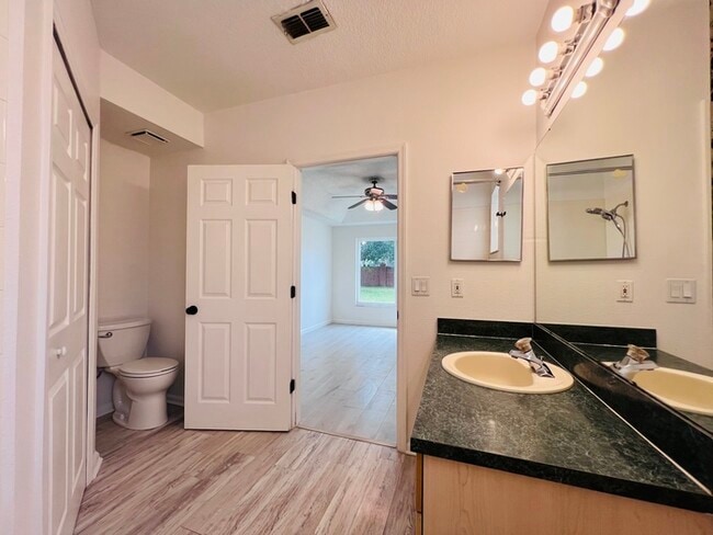 Building Photo - PRICE REDUCED!! Beautifully Updated 4 bed ...