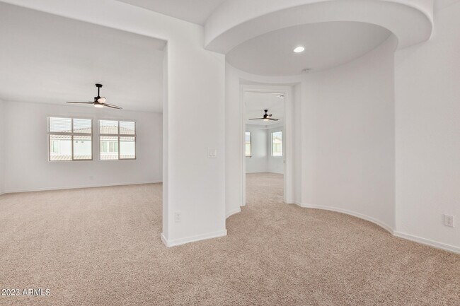 Building Photo - 14038 W Desert Hollow Dr