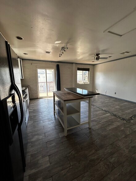 Building Photo - 1033 Grand Ave