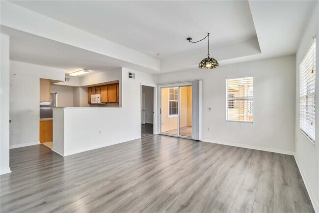 Building Photo - 1010 Villagio Cir
